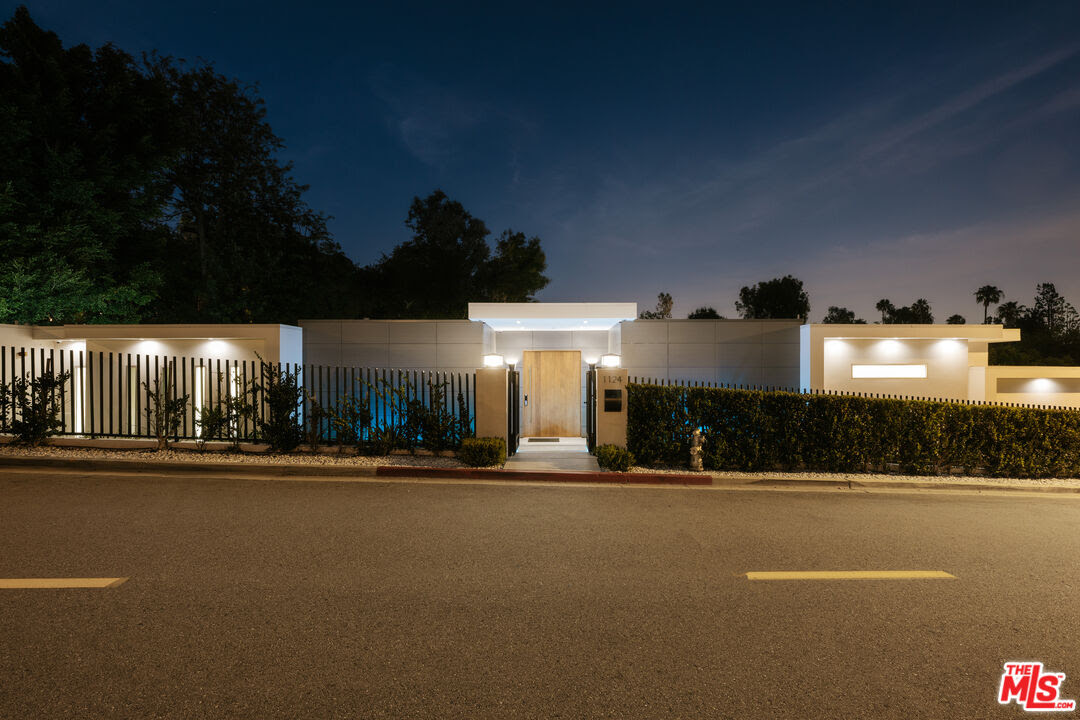 1124 Summit Dr